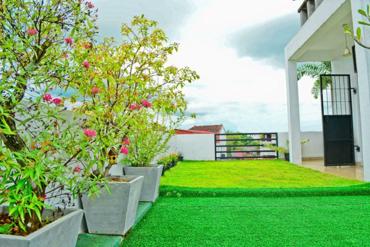 Furnished Apartment At Colombo Suburbs Nawala Rajagiriya Buitenkant foto
